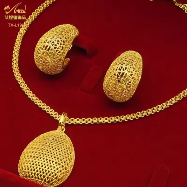 24K Gold-plated Two Piece Copper Jewelry Set India Dubai Jewelry Gold Warped Geometry Necklace Earrings - Image 3